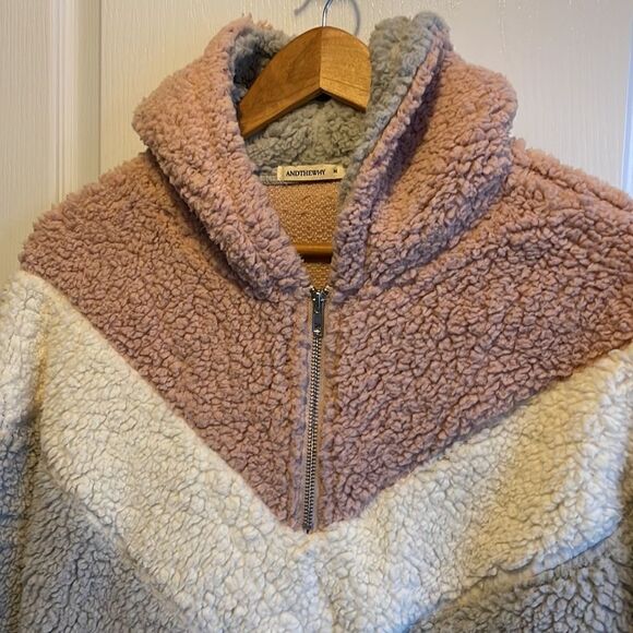 AndTheWhy Sherpa Pullover - M - Picture 3 of 6